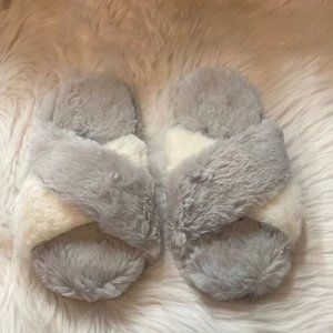 Crossband Grey & White Fuzzy Slippers - Small - NIP